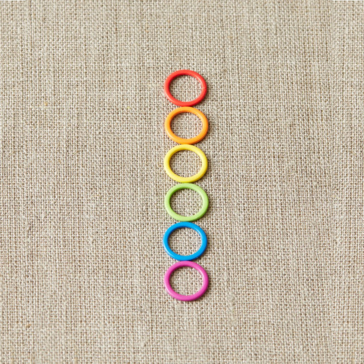 Cocoknits ring stitch marker set includes 10 each of 6 colors in rainbow hues