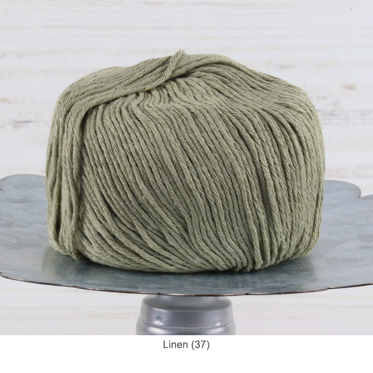 Ball of Trendsetter's Worsted Ecotone Yarn in color #37 - Linen 